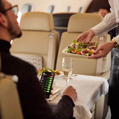VIP FLIGHT ATTENDANT Challenger CL605