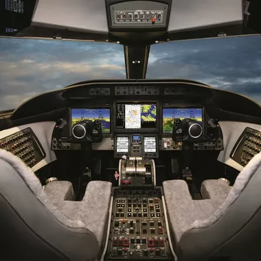 DRUHÝ PILOT Bombardier LEARJET 75